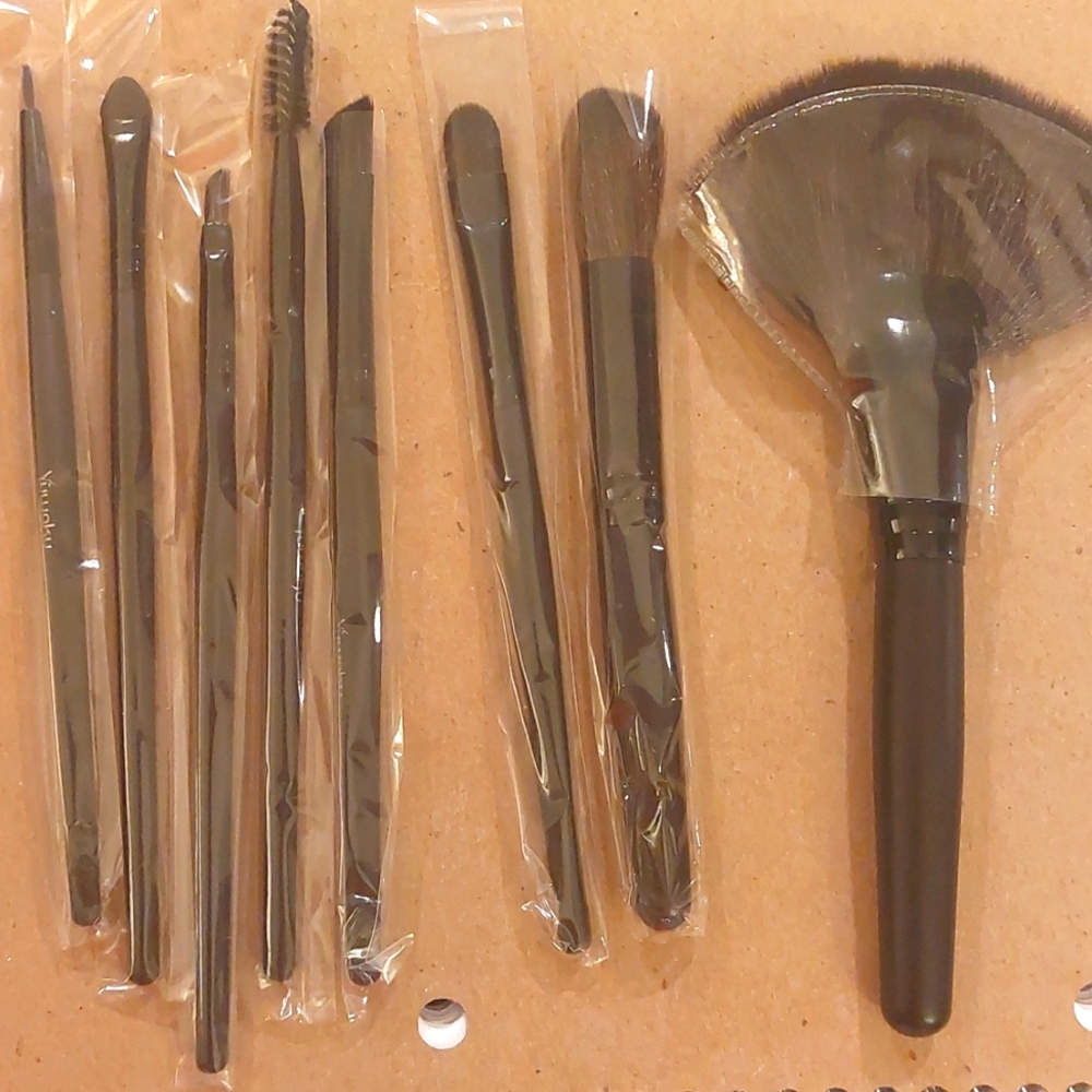 Makeup brushes
